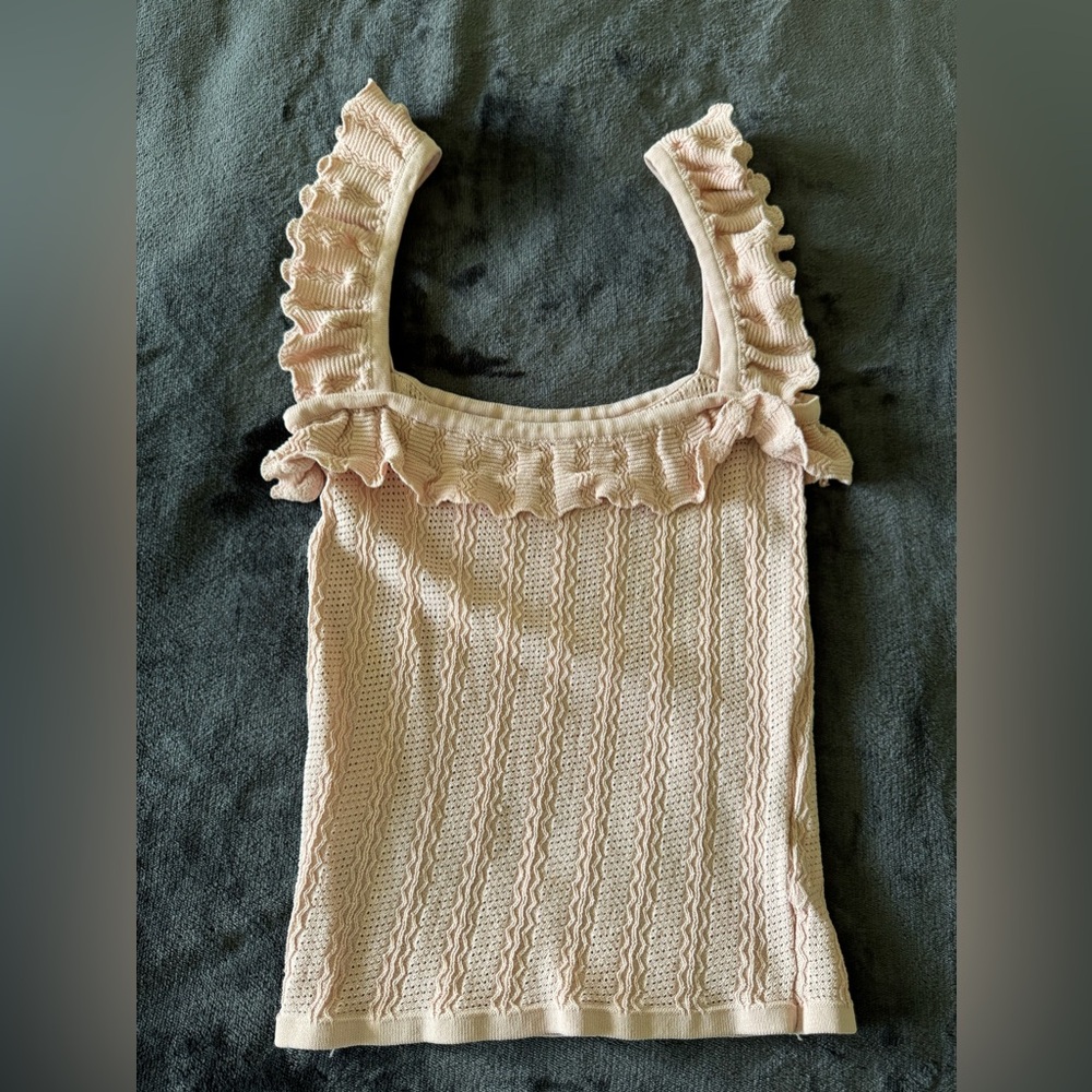 Regular fit
46% viscose, 25% cotton, 15% lurex & 14% polyester
Size M